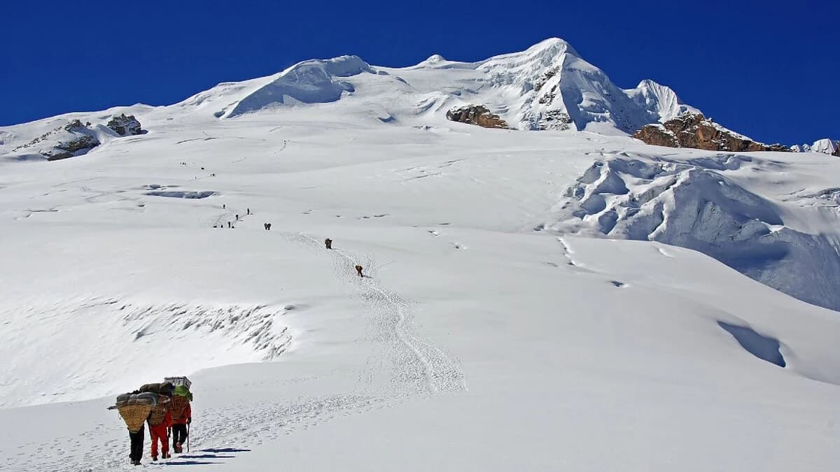 Chulu East Peak Climbing with Thorang-La