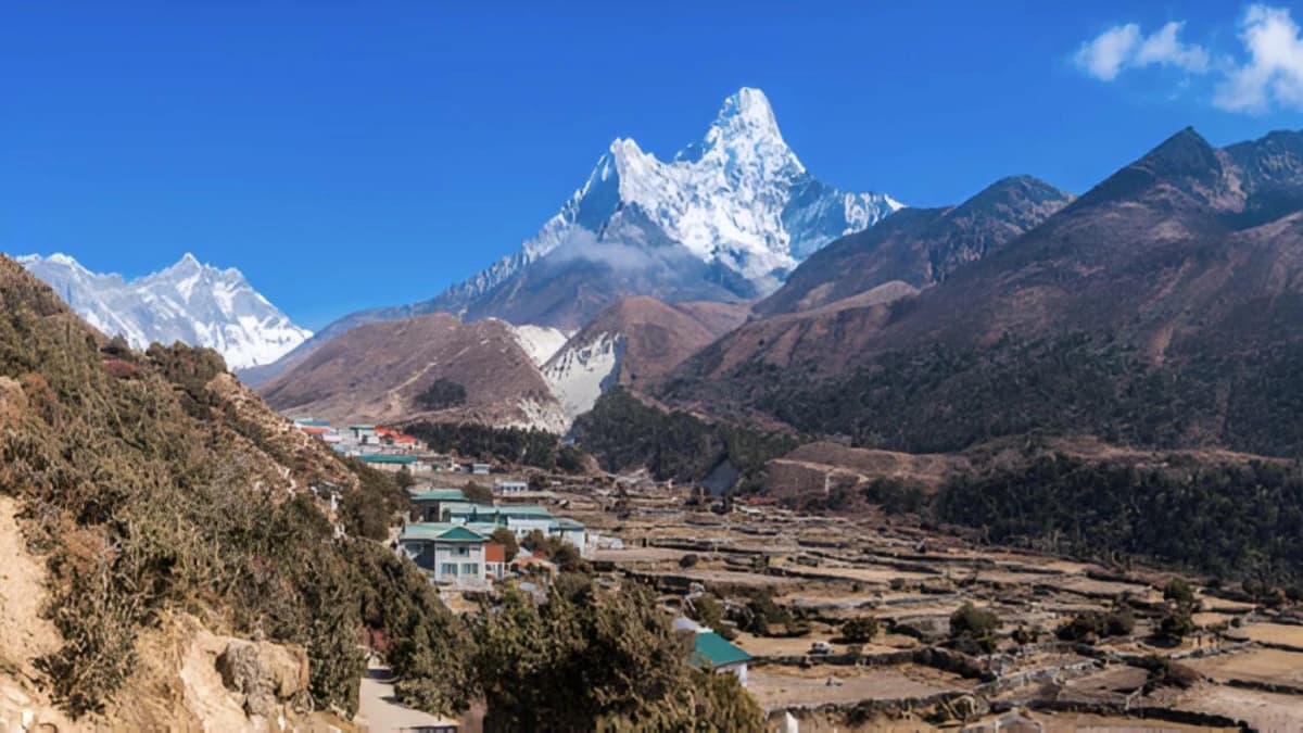 Everest Base Camp trek - best season for mountain views