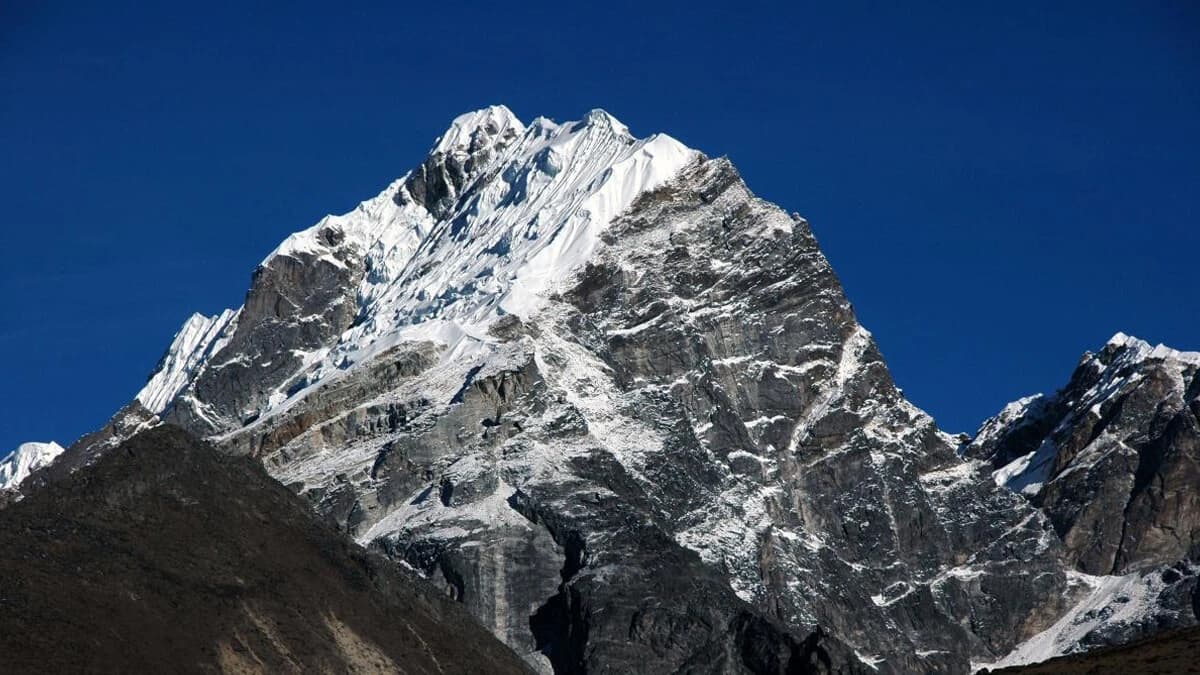 Lobuje Peak Climbing