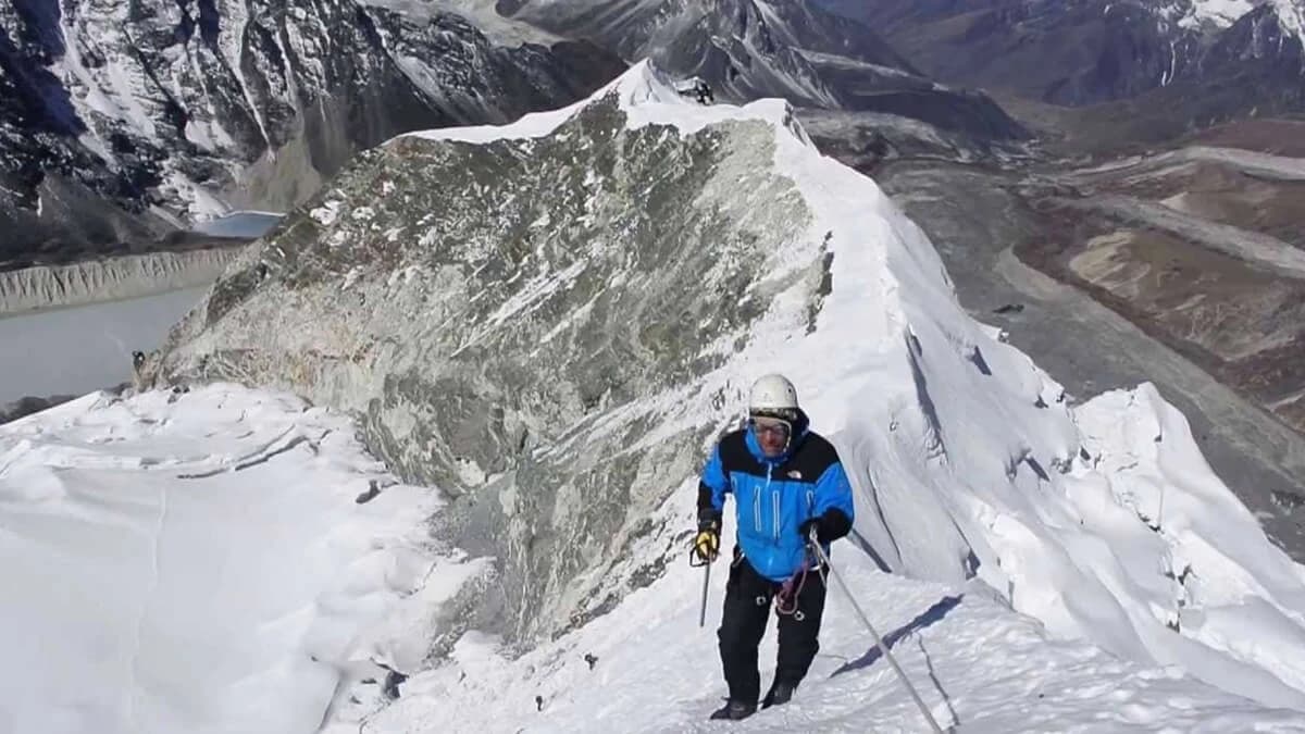 Lobuje Peak Climbing