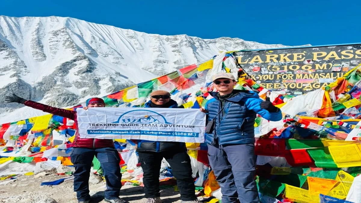 Manaslu circuit trek larke pass