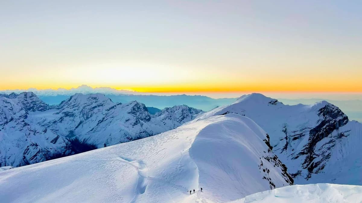 mera peak climbing short
