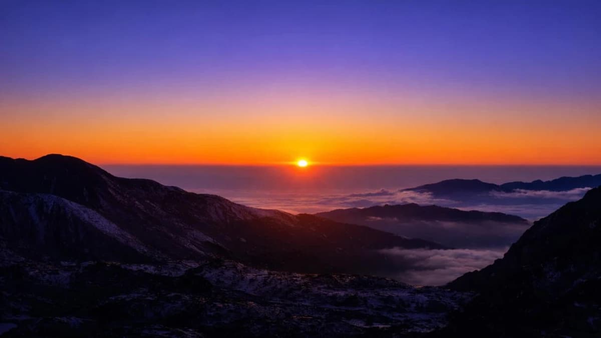 Sunrise-Gosaikunda.jpg