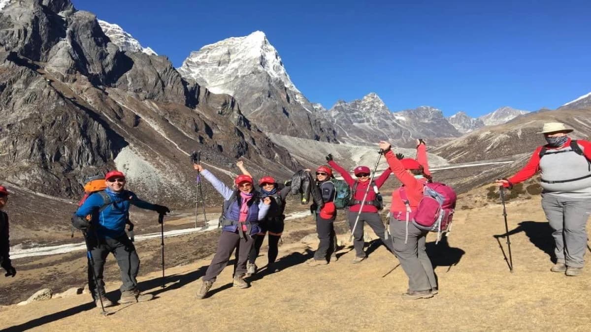 Trekkers on the way to EBC