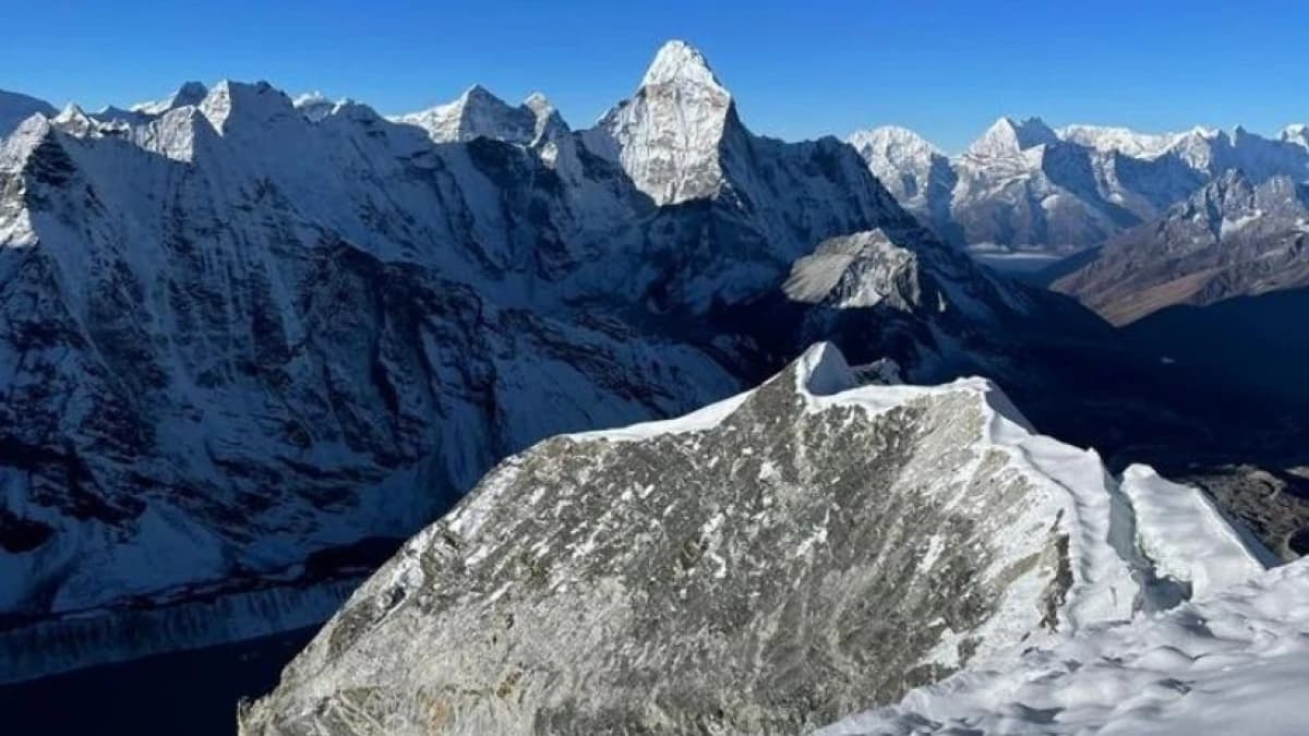 Island Peak Climbing - 16 Days